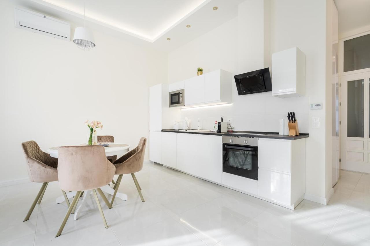 Bpr Etienne Charming Apartment Budapest Eksteriør billede
